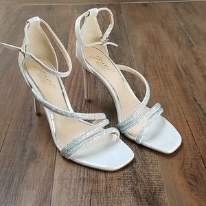 Jewel Badgley Mischka Naylor Evening Shoes Women's